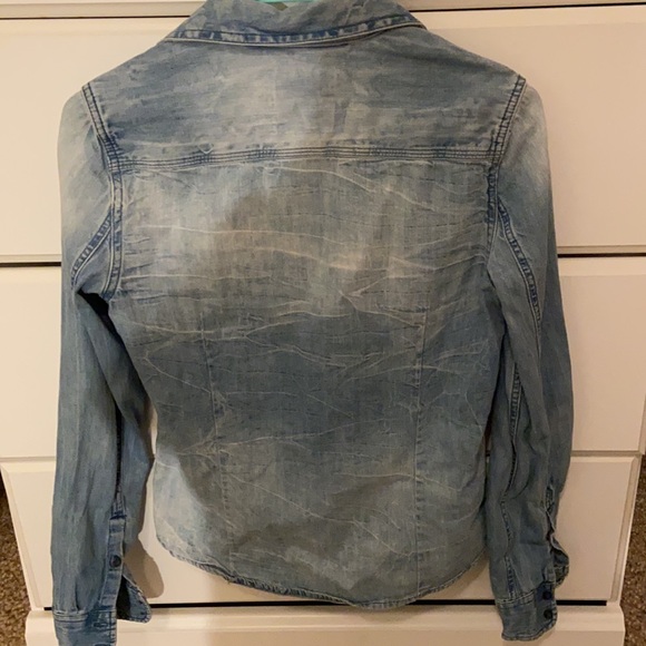 AEO Distressed Cotton Button Down - Picture 3 of 5
